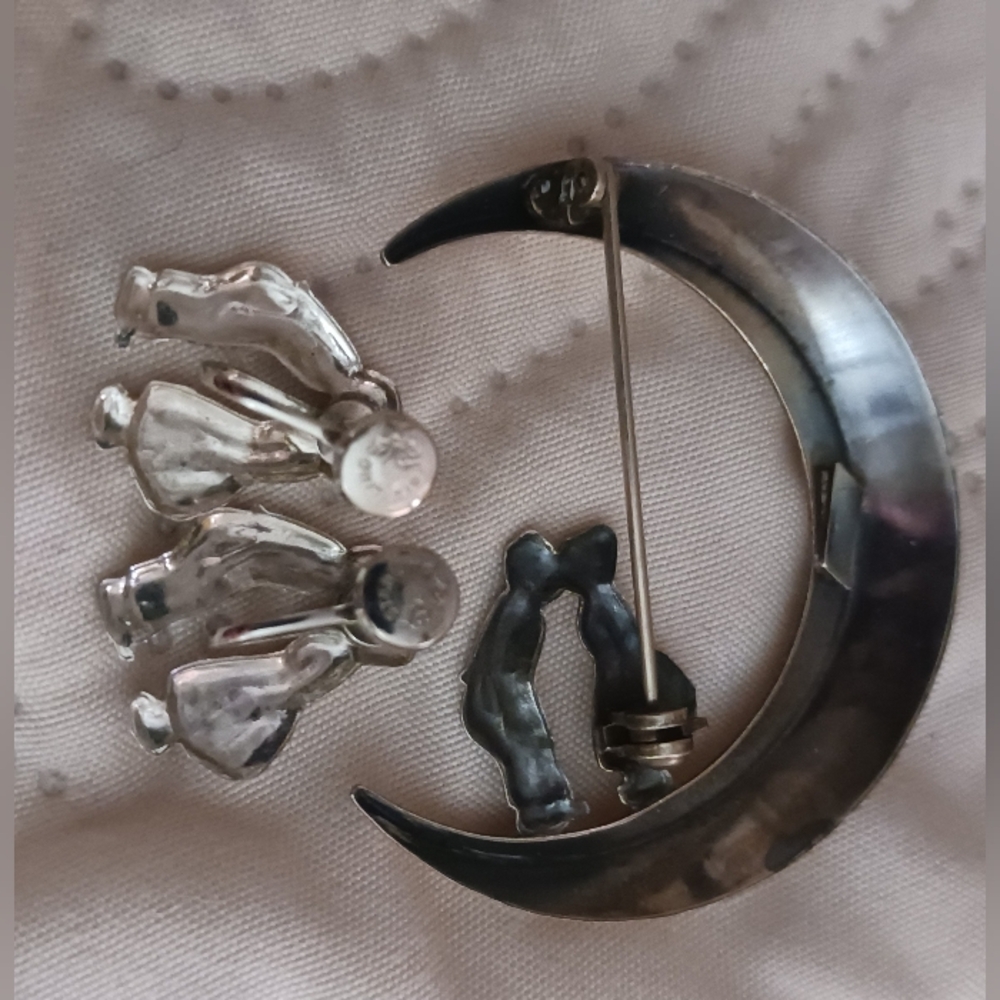 Lang Sterling Crescent Moon Kissing Dutch Couple Set - Picture 3 of 9